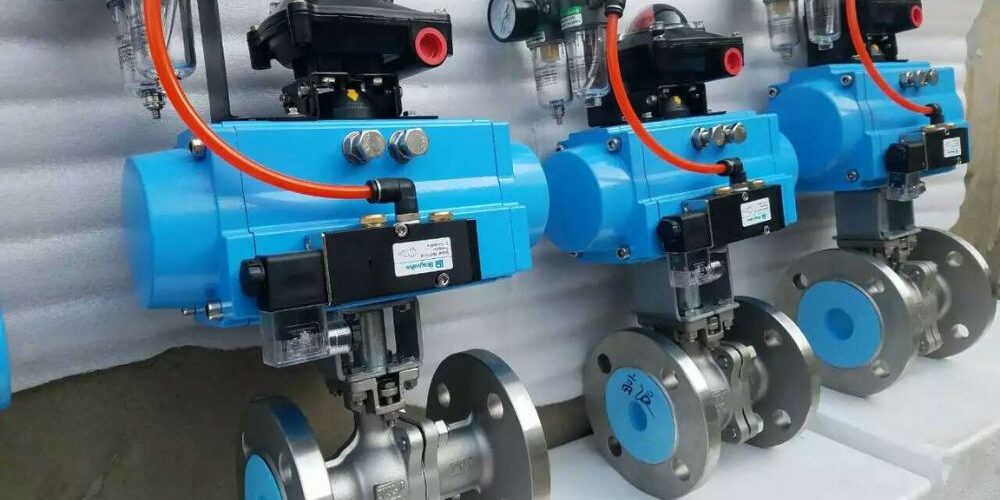 van bi điều khiển khí nén nối bích