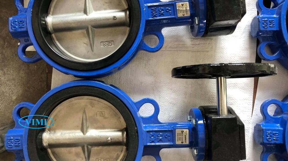 kho van bướm gang tay quay dn150