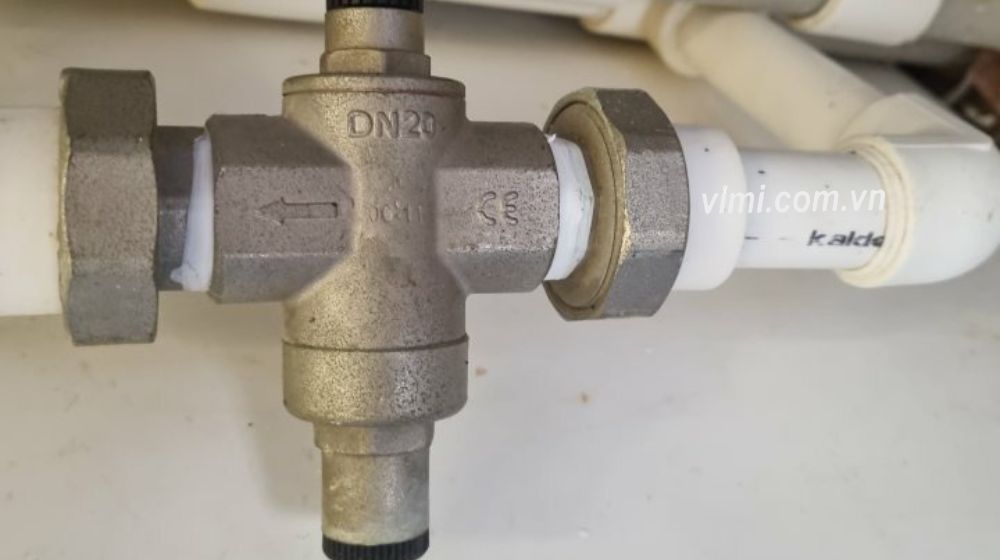 Van giảm áp DN20 - Van giảm áp D27 van giảm áp dn20 nối ống nhựa phi 27