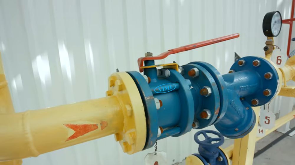 giá van khóa nước phi 90 sau lắp đặt