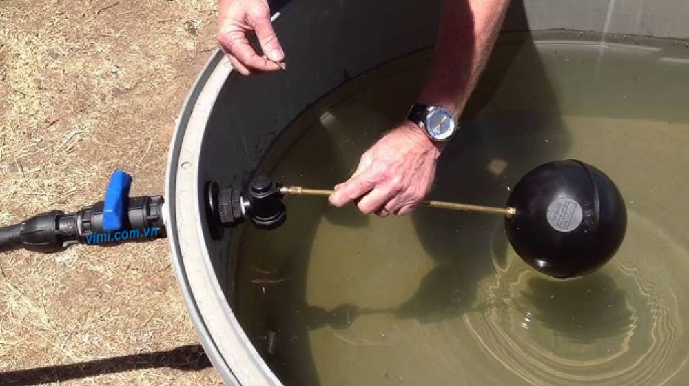 lắp đặt phao chống tràn bồn nước