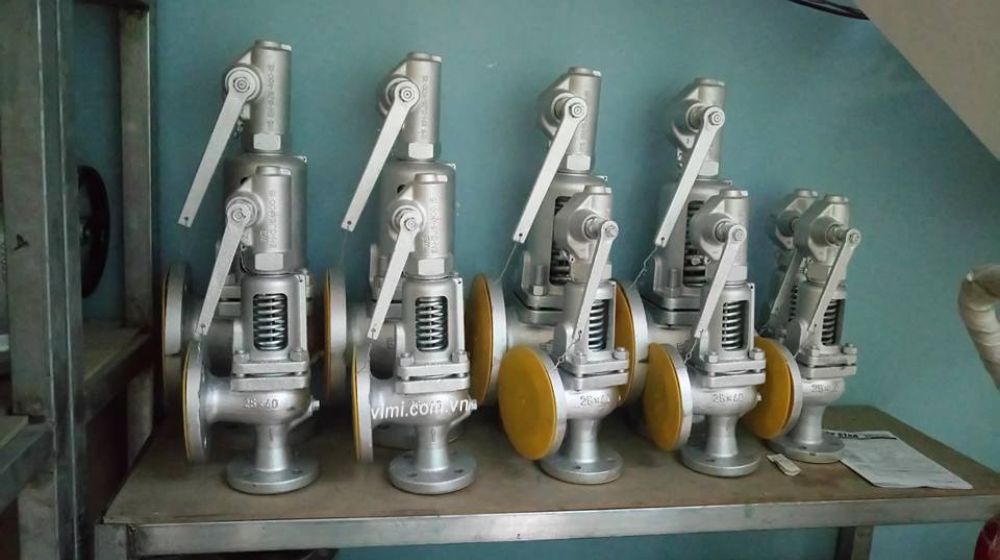 kho van an toàn có tay gạt